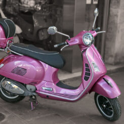 Pink Scooter - Photo Vincent Tulli